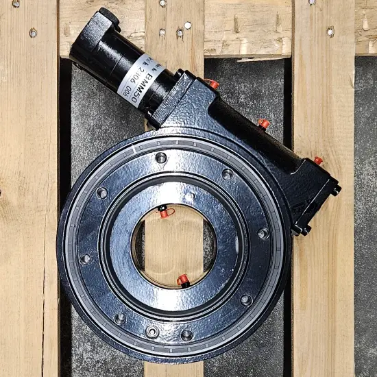MSE7 hydraulic slew drive — bottom view