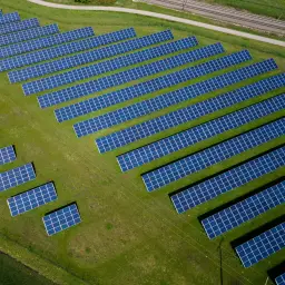 Slew drive for solar tracking
